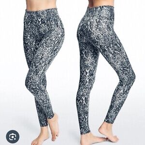 NWOT SPANX Faux Leather Grey Snakeskin Shine Leggings Size Small